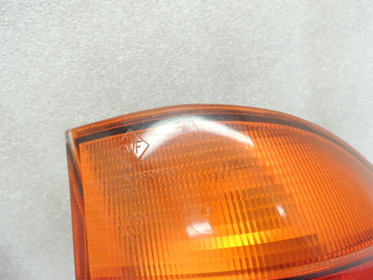 Oriģinālais BMW E39 Touring aizmugurējais lukturis aizmugurējais labais aizmugurējais lukturis 63218371328