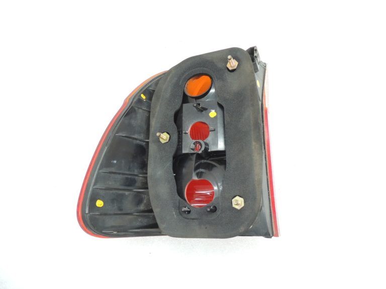 Oriģinālais BMW E39 Touring aizmugurējais lukturis aizmugurējais labais aizmugurējais lukturis 63218371328