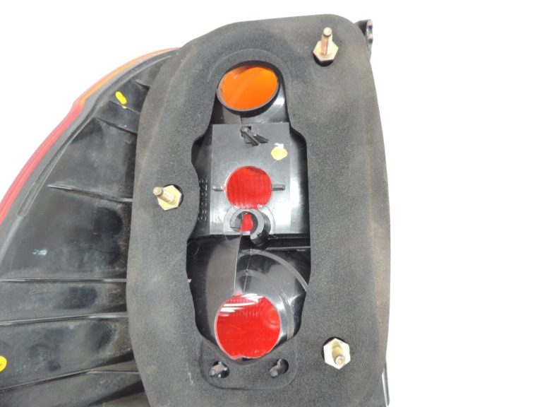 Oriģinālais BMW E39 Touring aizmugurējais lukturis aizmugurējais labais aizmugurējais lukturis 63218371328