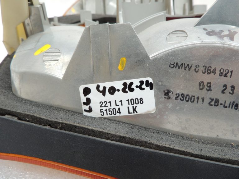 Oriģinālais BMW E46 3. sērijas salona aizmugurējais aizmugurējais kreisais aizmugurējais lukturis 63218364921