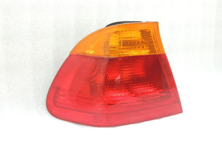 Oriģinālais BMW E46 3. sērijas salona aizmugurējais aizmugurējais kreisais aizmugurējais lukturis 63218364921