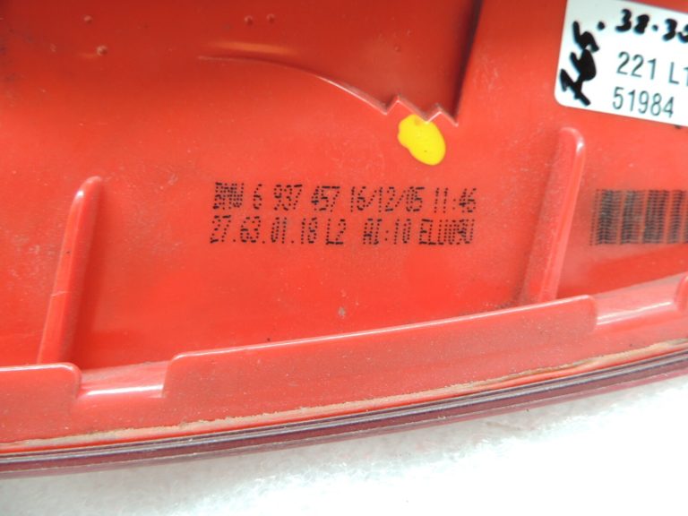 BMW E90 salona aizmugurējais aizmugurējais kreisais ārējais aizmugurējais lukturis 63216937457