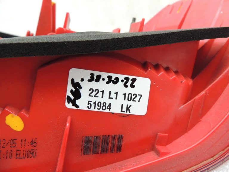 BMW E90 salona aizmugurējais aizmugurējais kreisais ārējais aizmugurējais lukturis 63216937457