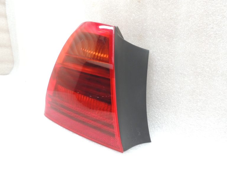 BMW E90 salona aizmugurējais aizmugurējais kreisais ārējais aizmugurējais lukturis 63216937457