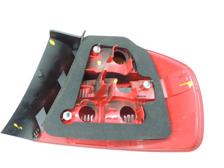 BMW E90 salona aizmugurējais aizmugurējais kreisais ārējais aizmugurējais lukturis 63216937457
