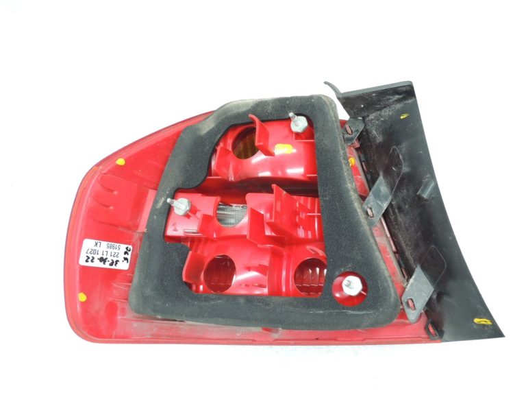 BMW E90 salona aizmugurējais lukturis aizmugurējais labais ārējais aizmugurējais lukturis 63216937458