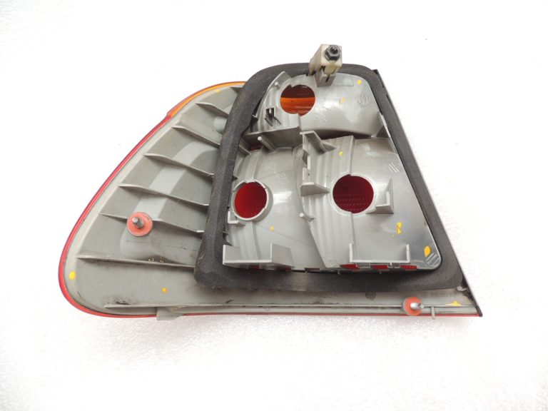 Oriģinālais BMW E46 salona aizmugurējais lukturis aizmugurējais labais aizmugurējais lukturis 63218364922