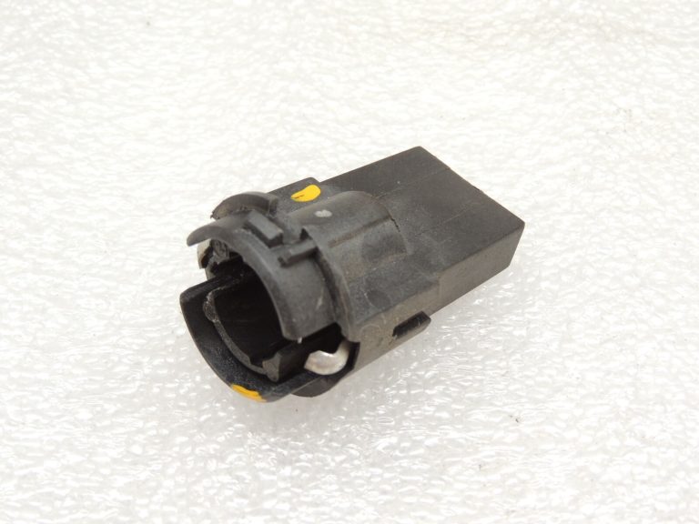 BMW E61 kombi aizmugurējā luktura spuldzes turētājs 63211387697