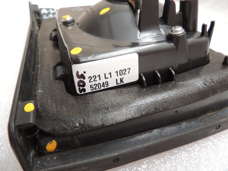 Chevrolet Orlando I J309 Aizmugurējā labā iekšējā aizmugurējā gaisma 42334062