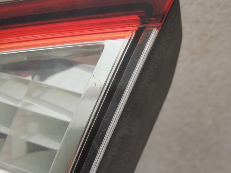 Chevrolet Orlando I J309 Aizmugurējā labā iekšējā aizmugurējā gaisma 42334062