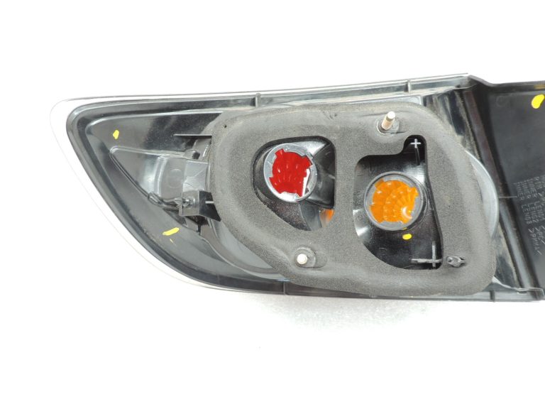 Mazda 3 Sedans Ārējais labais aizmugurējais lukturis BN8P-51-170E