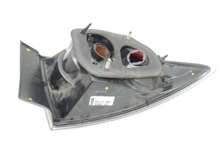 Mazda 3 Sedans Ārējais labais aizmugurējais lukturis BN8P-51-170E