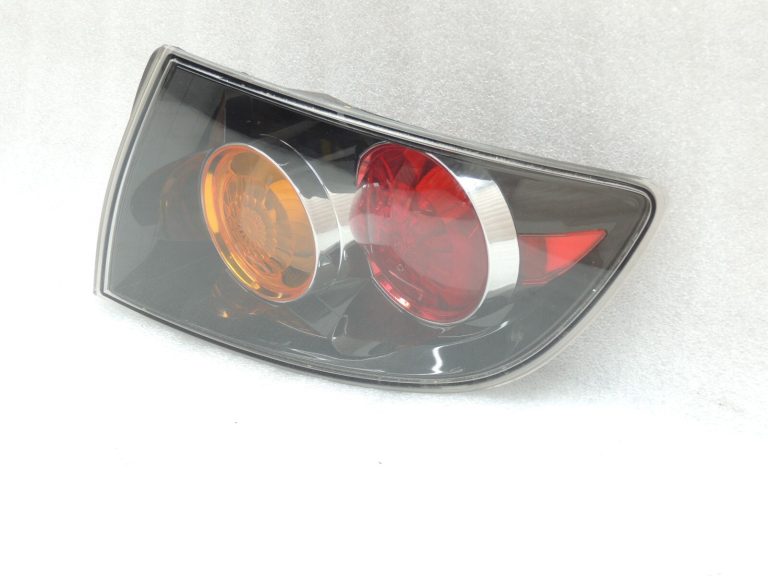 Mazda 3 Sedans Ārējais labais aizmugurējais lukturis BN8P-51-170E
