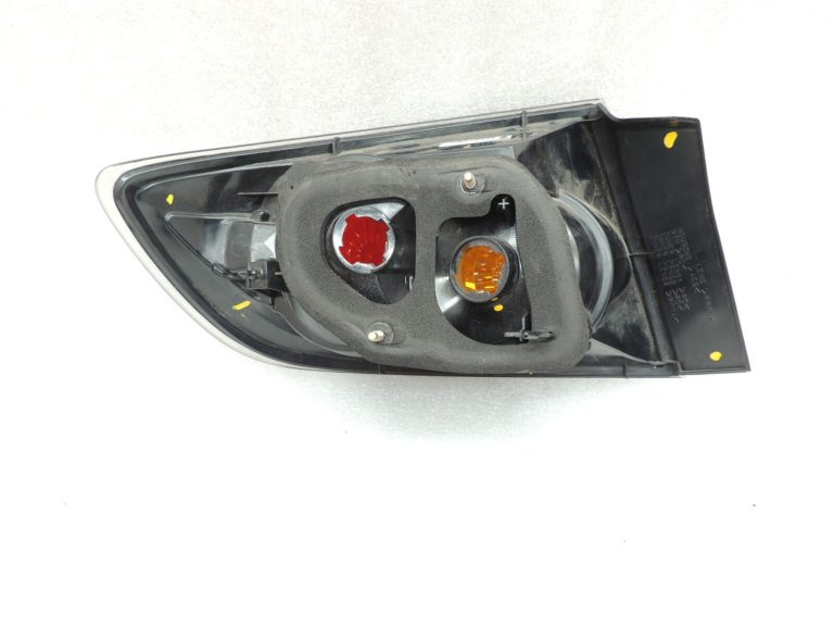 Mazda 3 Sedans Ārējais labais aizmugurējais lukturis BN8P-51-170E