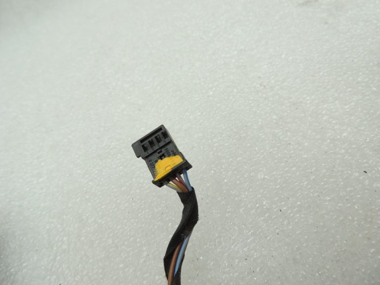 BMW E60 salona aizmugurējo durvju elektroinstalācijas siksna kreisā vai labā 6926480