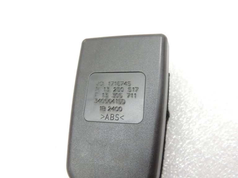 Opel Meriva B drošības jostu spriegotāju komplekts priekšējais labais 13305711 39050200