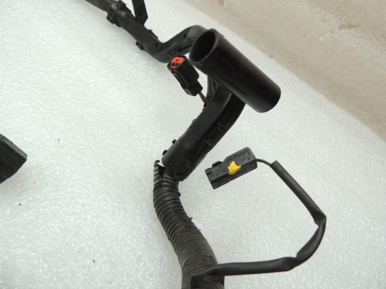 Mazda 6 GG GY 2,3i L3 benzīna motora elektroinstalācijas GJ6E6707070H