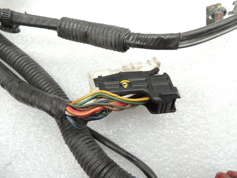 Mazda 6 GG GY 2,3i L3 benzīna motora elektroinstalācijas GJ6E6707070H
