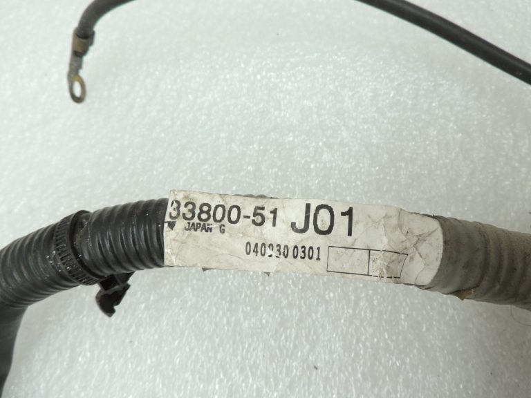 Suzuki Grand Vitara I SQ420 2.0i akumulatora spaile akumulatora vadu instalācija 3380051J01