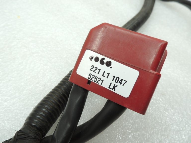 Suzuki Grand Vitara I SQ420 2.0i akumulatora spaile akumulatora vadu instalācija 3380051J01