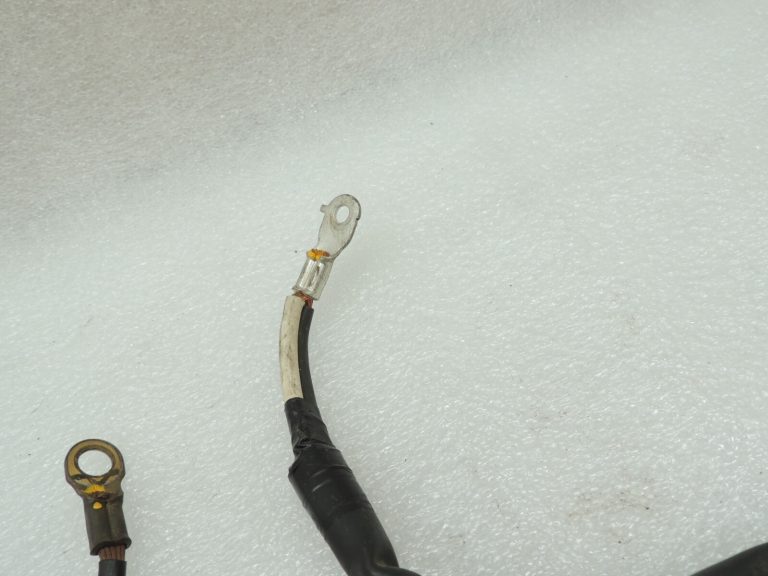 Suzuki Grand Vitara I SQ420 2.0i akumulatora spaile akumulatora vadu instalācija 3380051J01