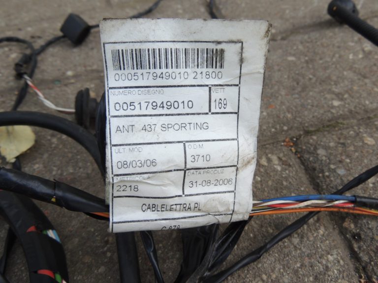 Fiat Panda 1.4i 169 motora nodalījuma elektroinstalācijas instalācijas drošinātāju kaste 51794901