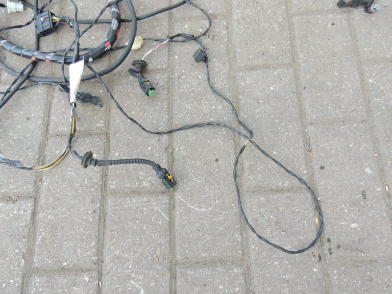 Fiat Panda 1.4i 169 motora nodalījuma elektroinstalācijas instalācijas drošinātāju kaste 51794901