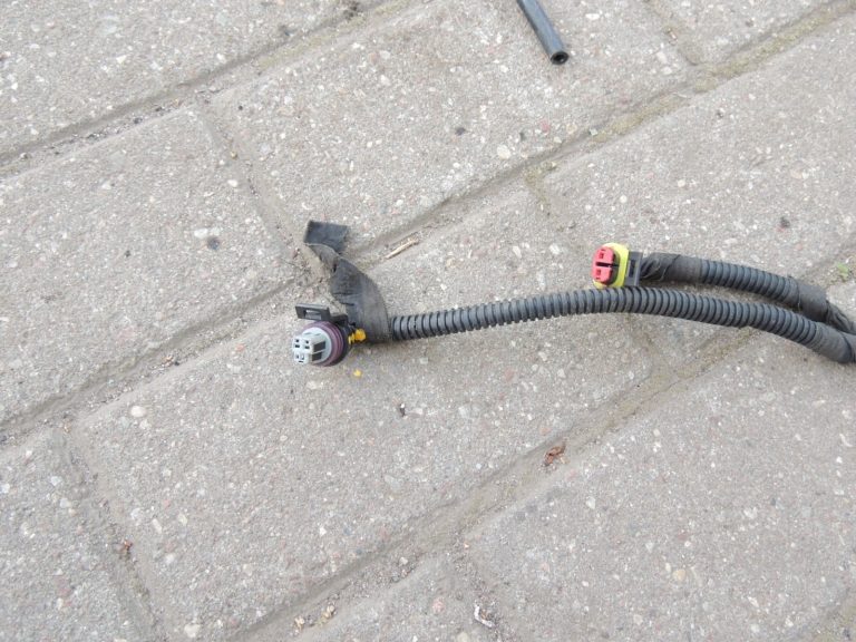 Fiat Panda 1.4i 169 motora nodalījuma elektroinstalācijas instalācijas drošinātāju kaste 51794901
