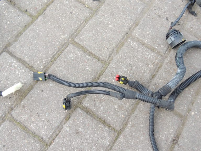 Fiat Panda 1.4i 169 motora nodalījuma elektroinstalācijas instalācijas drošinātāju kaste 51794901
