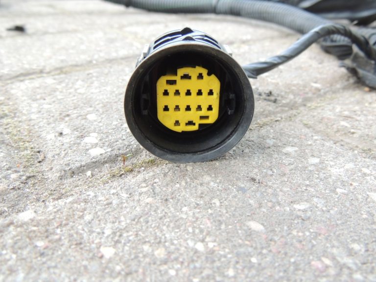 Fiat Panda 1.4i 169 motora nodalījuma elektroinstalācijas instalācijas drošinātāju kaste 51794901