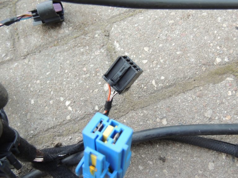 Fiat Panda 1.4i 169 motora nodalījuma elektroinstalācijas instalācijas drošinātāju kaste 51794901