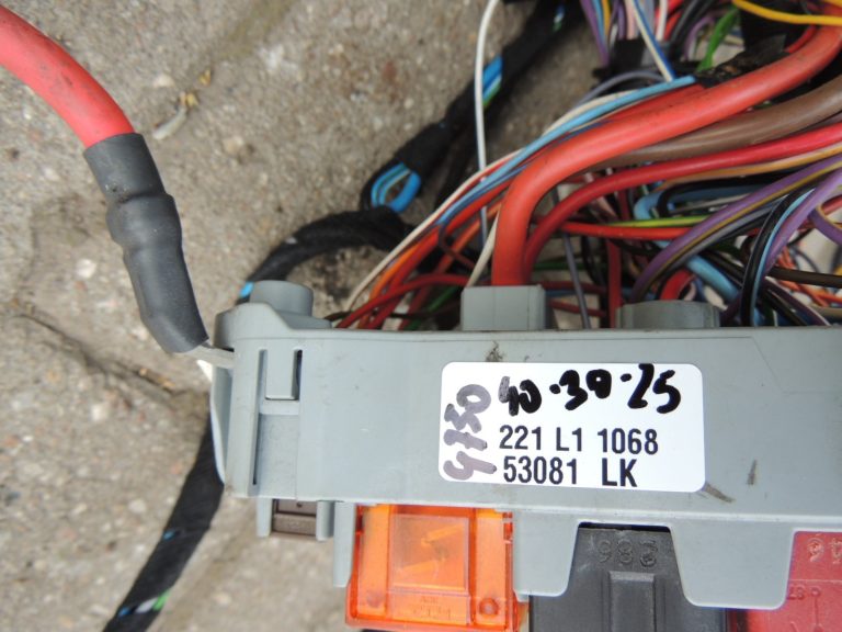 Fiat Panda 1.4i 169 motora nodalījuma elektroinstalācijas instalācijas drošinātāju kaste 51794901