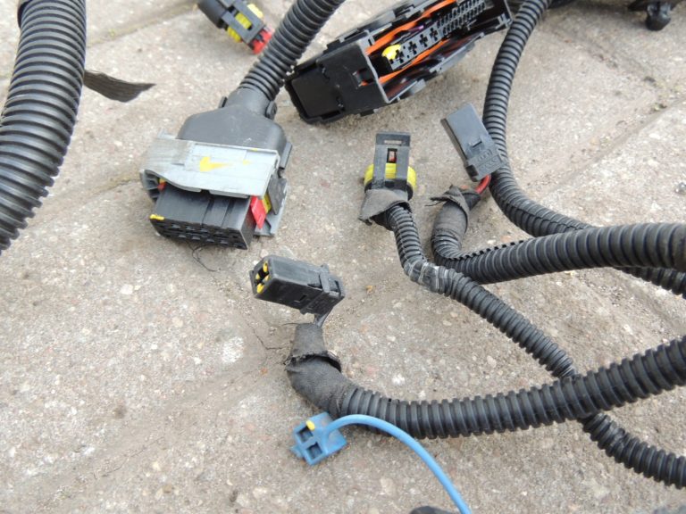 Fiat Panda 1.4i 169 motora nodalījuma elektroinstalācijas instalācijas drošinātāju kaste 51794901