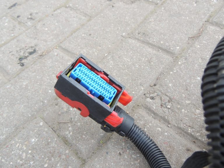 Fiat Panda 1.4i 169 motora nodalījuma elektroinstalācijas instalācijas drošinātāju kaste 51794901