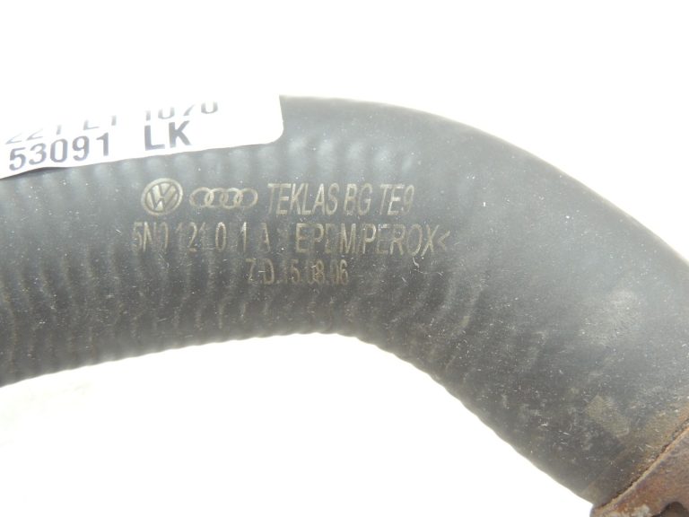 Oriģināla VW VAG SKODA dzesēšanas šķidruma šļūtene 5N0121051A