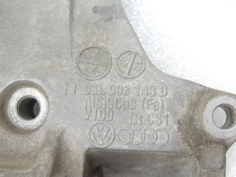 VW Tiguan 5N 08-11 2.0TDI kronšteins Ģeneratora kronšteins 03L903143D