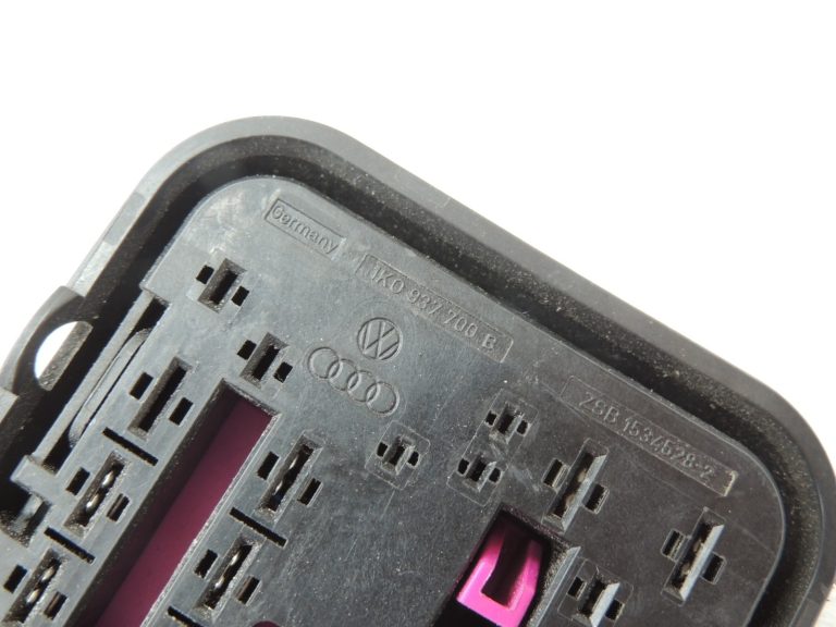 Oriģināls VW Skoda Skoda drošinātāju kārbas kontaktdakšu remonta komplekts 40-pin 1K0937700B