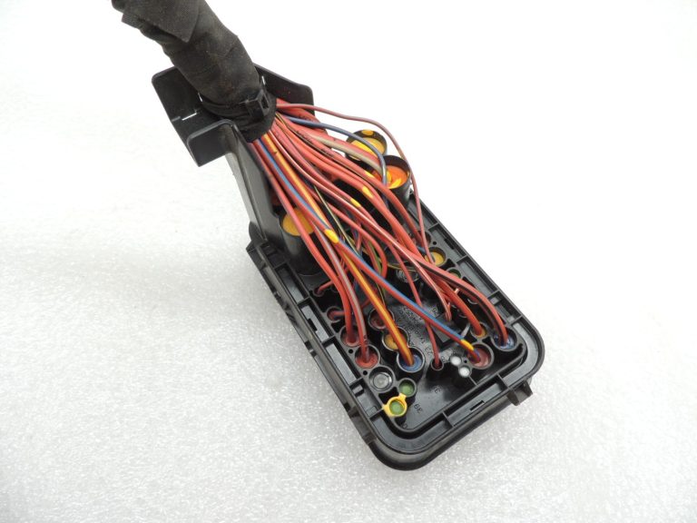 Oriģināls VW Skoda Skoda drošinātāju kārbas kontaktdakšu remonta komplekts 40-pin 1K0937700B