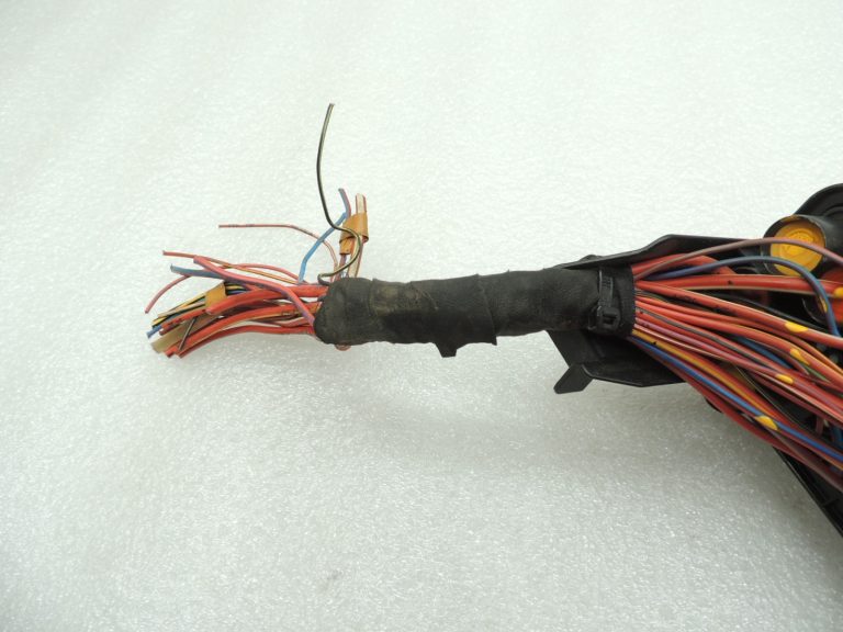 Oriģināls VW Skoda Skoda drošinātāju kārbas kontaktdakšu remonta komplekts 40-pin 1K0937700B