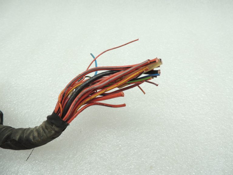 Oriģināls VW Skoda Skoda drošinātāju kārbas kontaktdakšu remonta komplekts 40-pin 1K0937700B