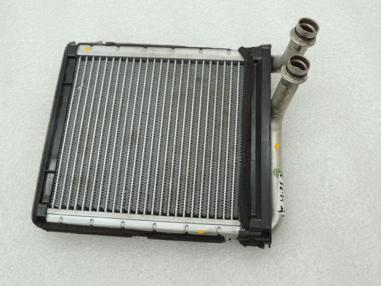 VW Tiguan 5N siltummainis radiatora dzesētāja sildītājs Nissens 3C0819031