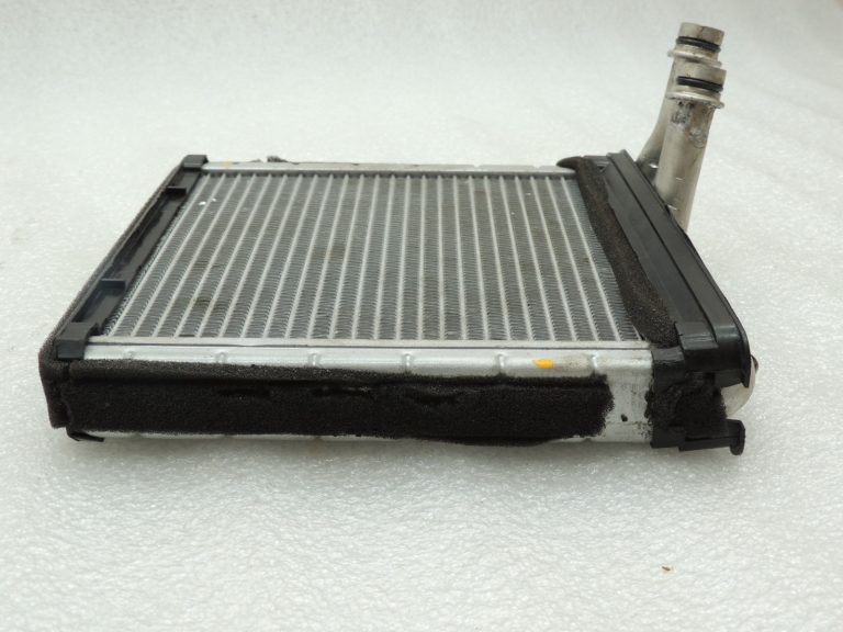 VW Tiguan 5N siltummainis radiatora dzesētāja sildītājs Nissens 3C0819031