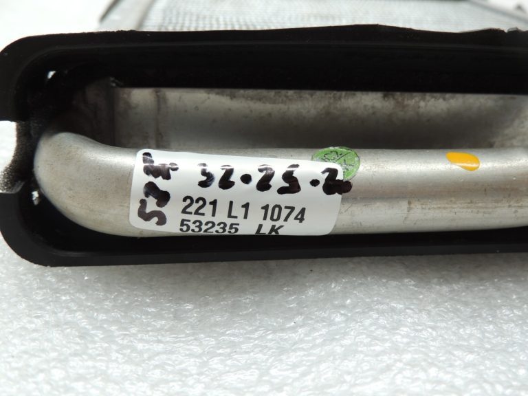 VW Tiguan 5N siltummainis radiatora dzesētāja sildītājs Nissens 3C0819031