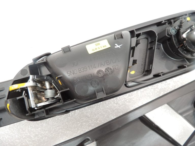 VW Tiguan 5N Iekšējais durvju rokturis aizmugurējais labais 5N0839114S
