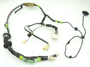 Toyota Rav4 II A20 3 durvju durvju elektroinstalācijas instalācija priekšējo kreiso durvju elektroinstalācijas instalācija 82152-42550