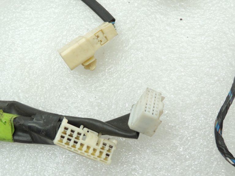 Toyota Rav4 II A20 3 durvju durvju elektroinstalācijas instalācija priekšējo kreiso durvju elektroinstalācijas instalācija 82152-42550