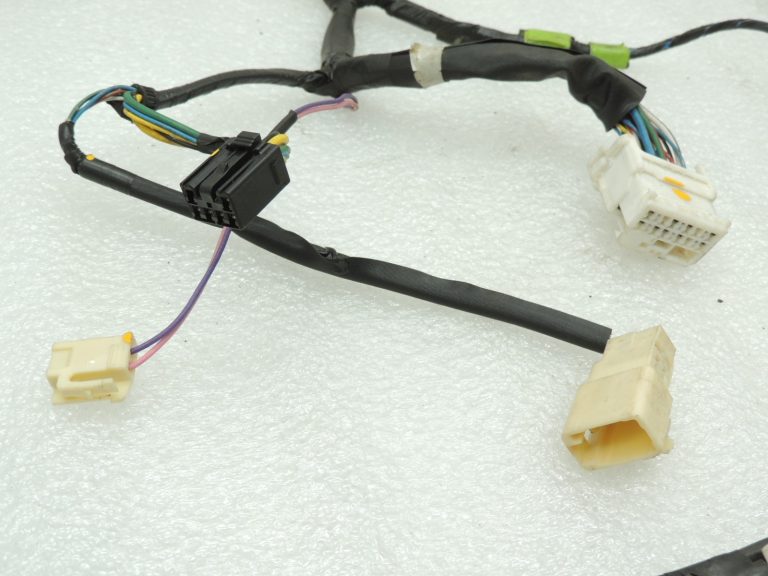 Toyota Rav4 II A20 3 durvju durvju elektroinstalācijas instalācija priekšējo kreiso durvju elektroinstalācijas instalācija 82152-42550