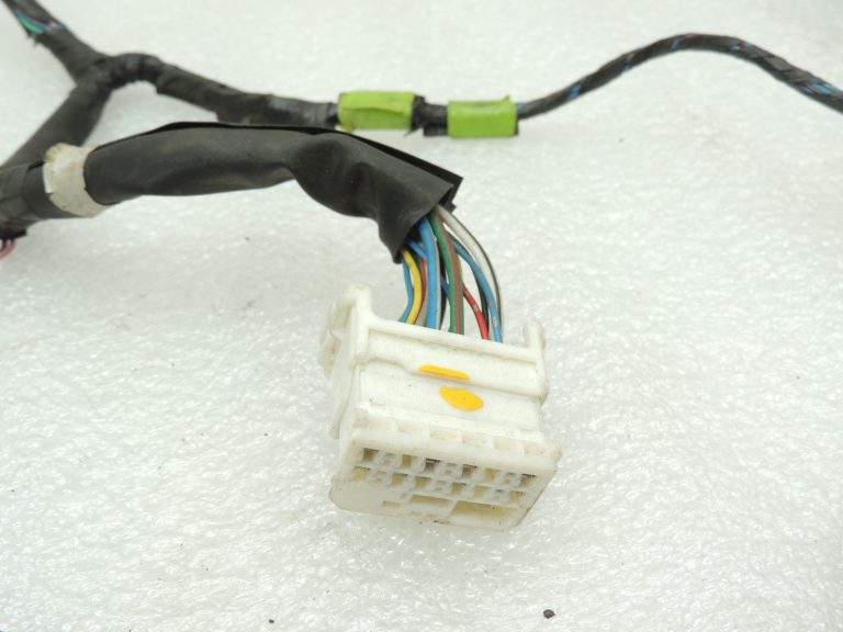Toyota Rav4 II A20 3 durvju durvju elektroinstalācijas instalācija priekšējo kreiso durvju elektroinstalācijas instalācija 82152-42550