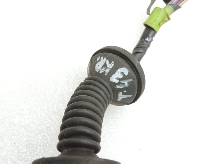 Toyota Rav4 II A20 3 durvju durvju elektroinstalācijas instalācija priekšējo kreiso durvju elektroinstalācijas instalācija 82152-42550