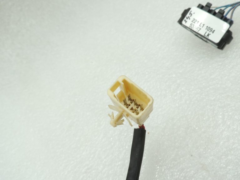 Toyota Rav4 II A20 trīsdurvju durvju elektroinstalācijas instalācija priekšējo labo durvju elektroinstalācijas instalācija 82151-42610
